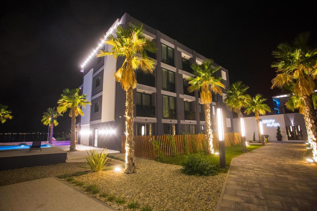 Liberty Plaza Hotel Novalja Exterior foto